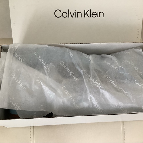 Calvin Klein flats - Picture 3 of 8